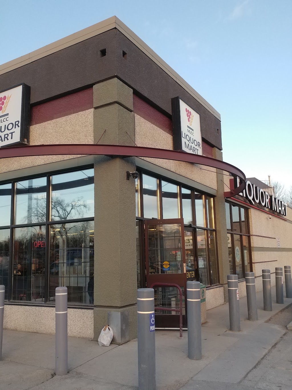 Main & Pritchard Liquor Mart | 1005 Main St, Winnipeg, MB R2W 3P8, Canada | Phone: (204) 987-4014