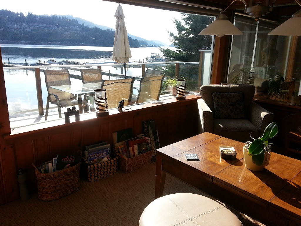 At The Beach Retreat | 872 Alderside Rd, Port Moody, BC V3H 3A6, Canada | Phone: (604) 469-1923