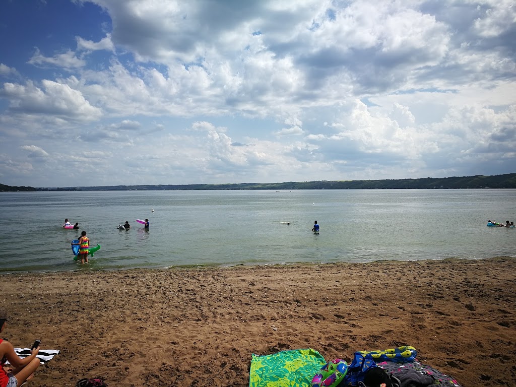 Katepwa Beach Hotel | 6 Regina Ave, Lebret, SK S0G 2Y0, Canada | Phone: (306) 332-4696