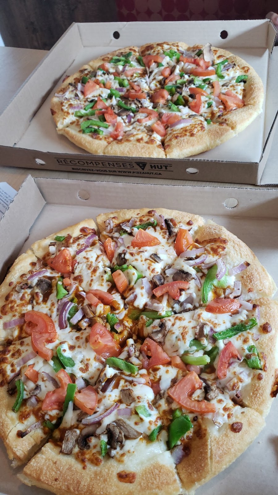 Pizza Hut | 342 Bayfield St, Barrie, ON L4M 3C4, Canada | Phone: (705) 728-2124