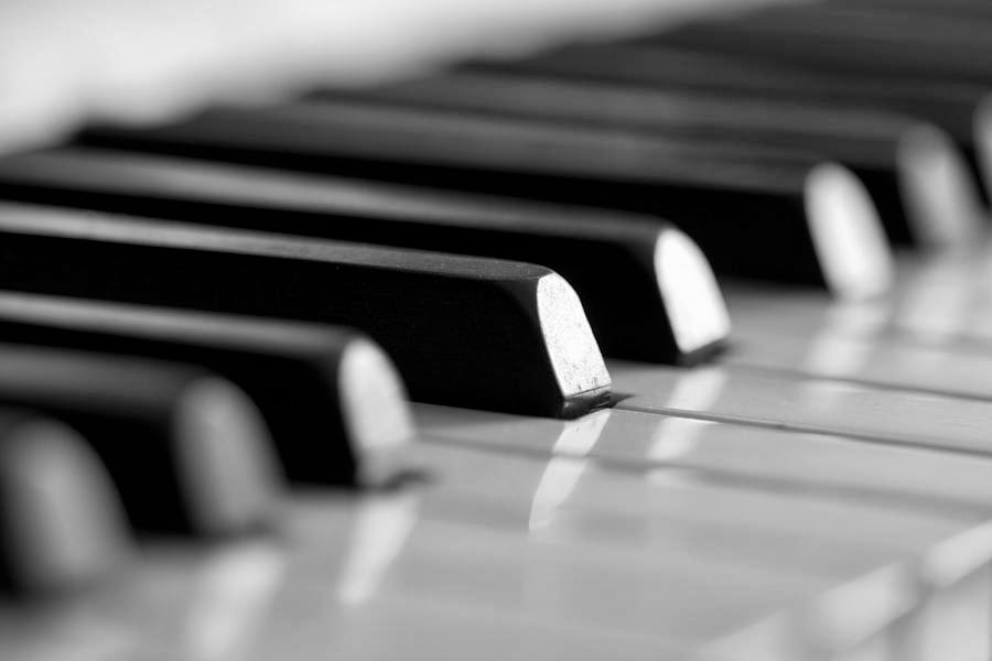 Laura Jackson Piano Studio | 856 Ninth St, Mississauga, ON L5E 1R8, Canada | Phone: (647) 300-4377