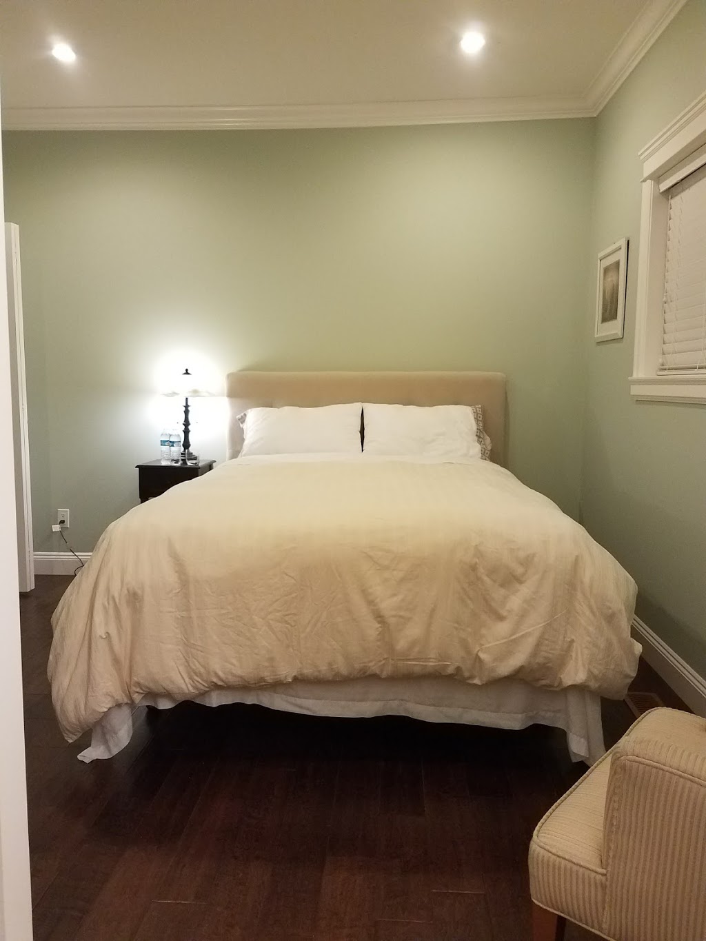 White Rose BnB | 1752 156a St, Surrey, BC V4A 4W1, Canada | Phone: (778) 882-8105