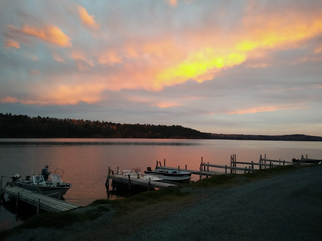 Mountain View Fishing & Hunting Lodge | 2392 Nepewassi Lake Rd, Markstay, ON P0M 2G0, Canada | Phone: (705) 853-4363
