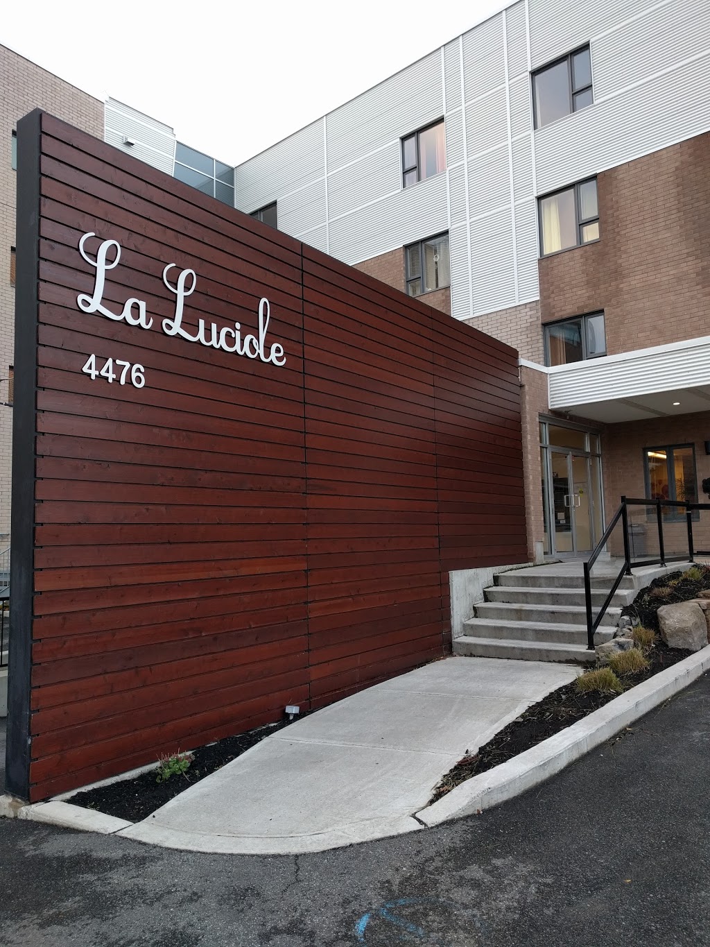 Résidence La Luciole | 4476 Boulevard Dagenais O, Laval, QC H7R 1L5, Canada | Phone: (450) 314-5444