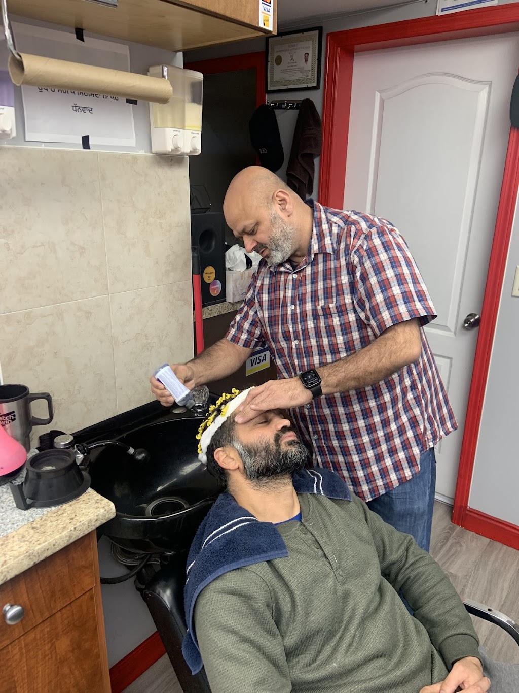 Paul’s Hair Salon | 3298 Wagner Dr, Abbotsford, BC V2T 5G1, Canada | Phone: (604) 621-4233