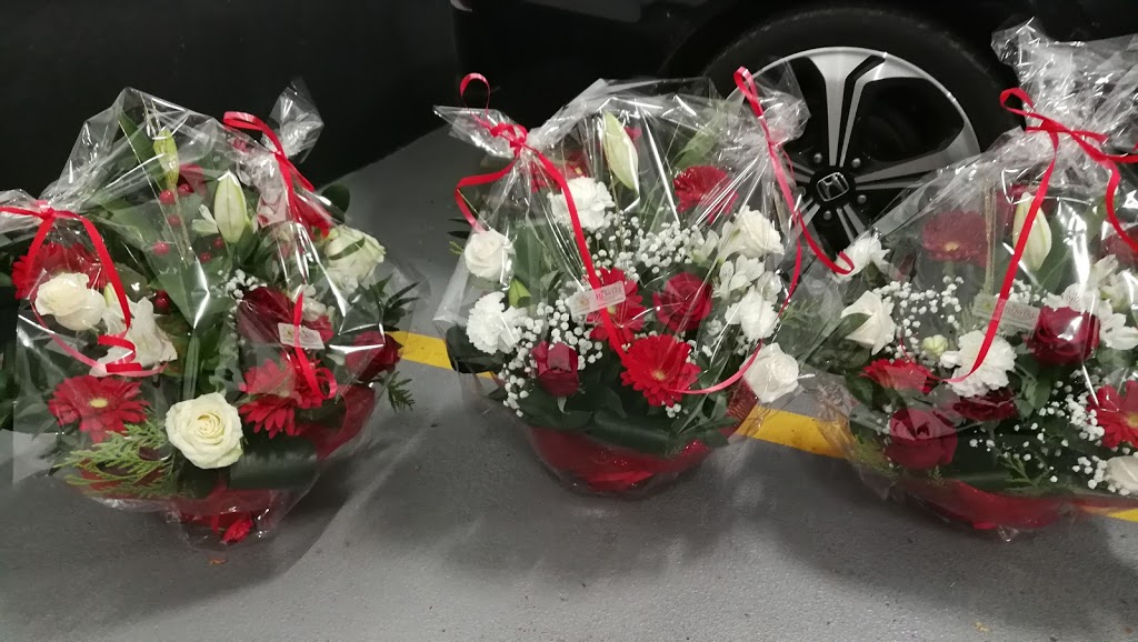 White Lotus Flowers | 325 Central Pkwy W #9, Mississauga, ON L5B 3X9, Canada | Phone: (905) 270-4747