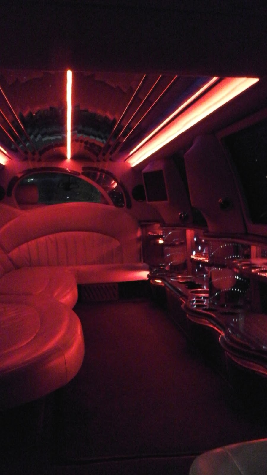 Olympic Limousine | 64 John St, Port Hope, ON L1A 2Z2, Canada | Phone: (416) 726-4600