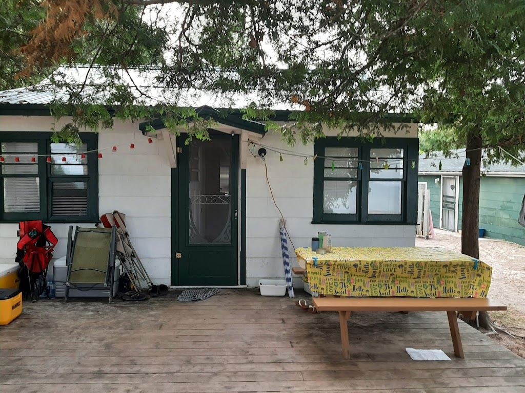 Pickwick Cottages | 1161 2nd Ave S, Sauble Beach, ON N0H 2G0, Canada | Phone: (519) 422-3274