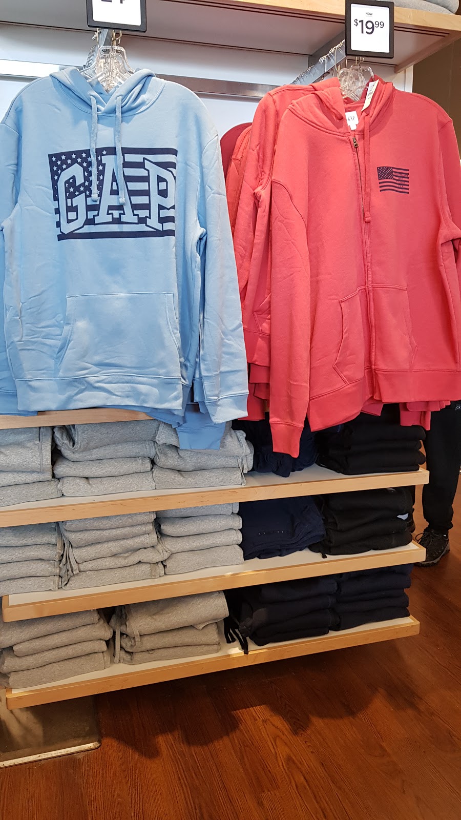 Gap Factory | 300 Taylor Rd #325, Niagara-on-the-Lake, ON L0S 1J0, Canada | Phone: (905) 687-4921