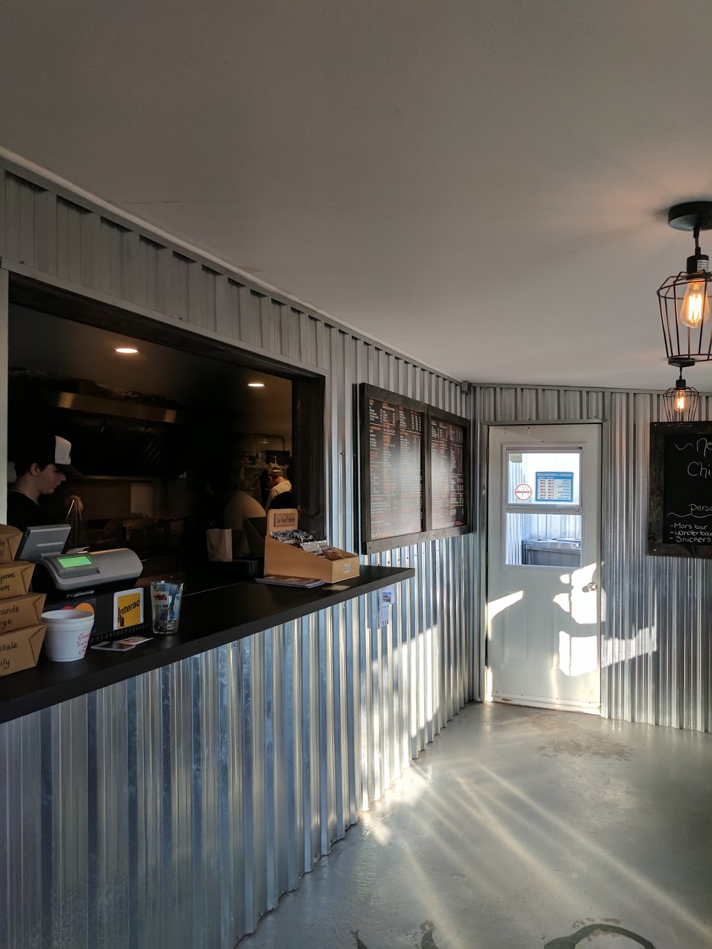 Le Smokn Bull | 1862 QC-148, Luskville, QC J0X 2G0, Canada | Phone: (819) 455-2600