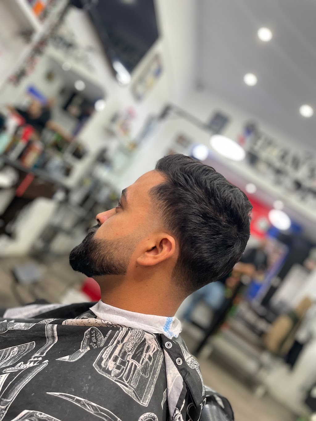 Eivans barbershop | 9952 Glendon Dr Unit 4, Komoka, ON N0L 1R0, Canada | Phone: (226) 700-7772