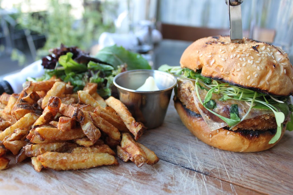 Chez Victoire | 1453 Avenue du Mont-Royal E, Montréal, QC H2J 1Z1, Canada | Phone: (514) 521-6789