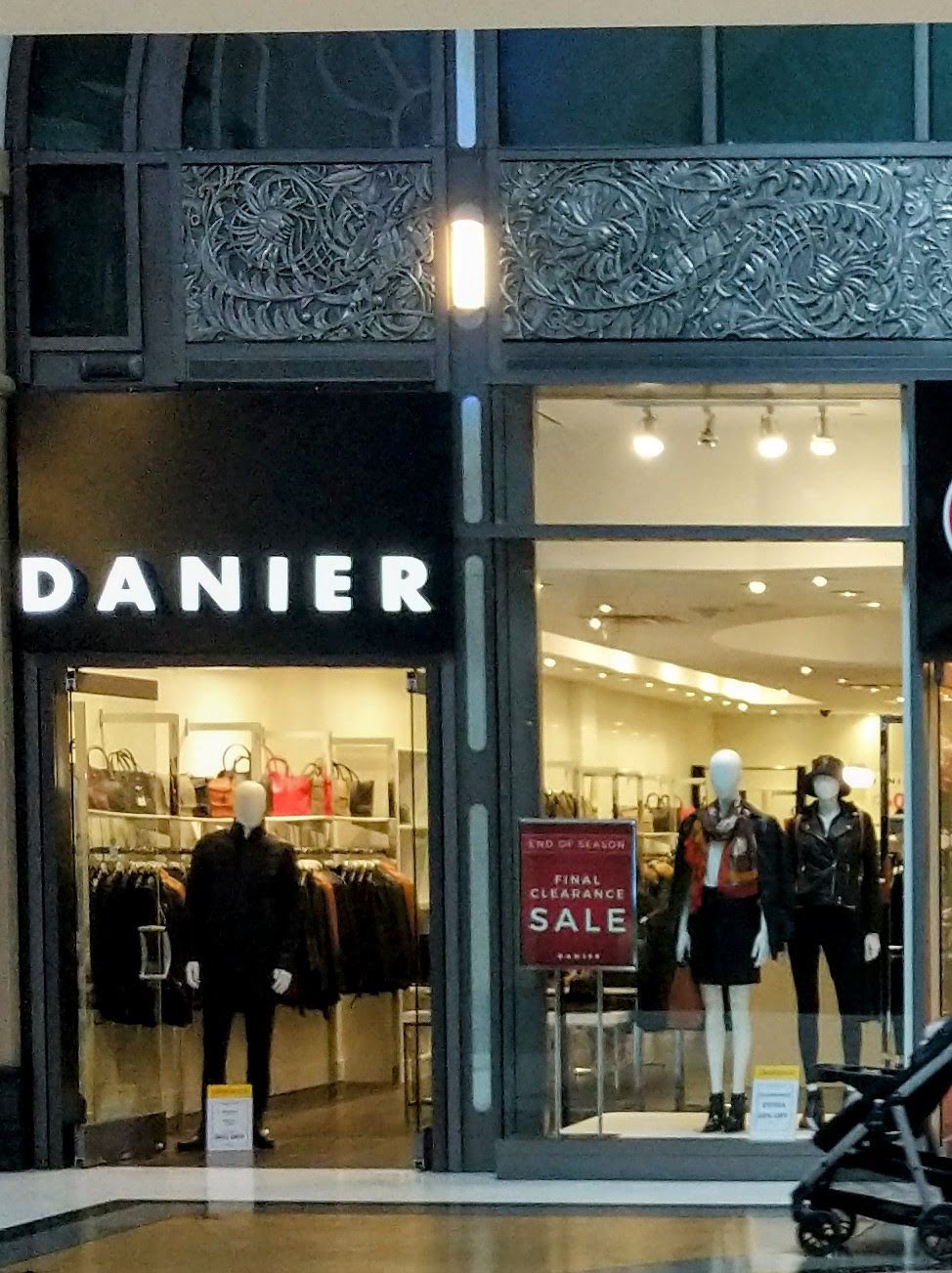 Danier | 6380 Fallsview Blvd Unit 256, Niagara Falls, ON L2G 7Y6, Canada | Phone: (905) 356-6868