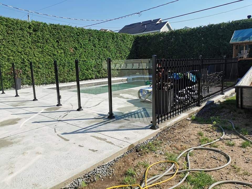 Oversa clôture | 641 Rue des Champs-de-Blé, Saint-Lin - Laurentides, QC J5M 0G8, Canada | Phone: (450) 271-7822