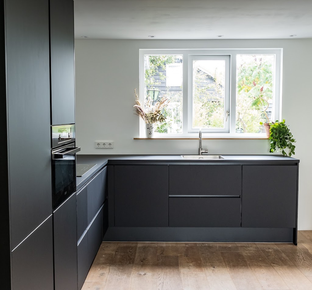Urban Custom Kitchens Inc | 389 Clyde Rd Unit 9, Cambridge, ON N1R 5S7, Canada | Phone: (416) 985-5339