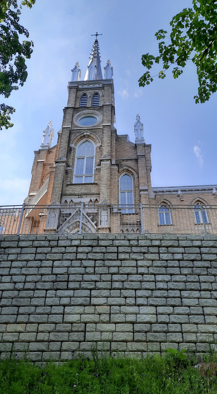 Le Monastère Appartements | 25 Côte Gravel, Sainte-Anne-de-Beaupré, QC G0A 3C0, Canada | Phone: (418) 998-6719