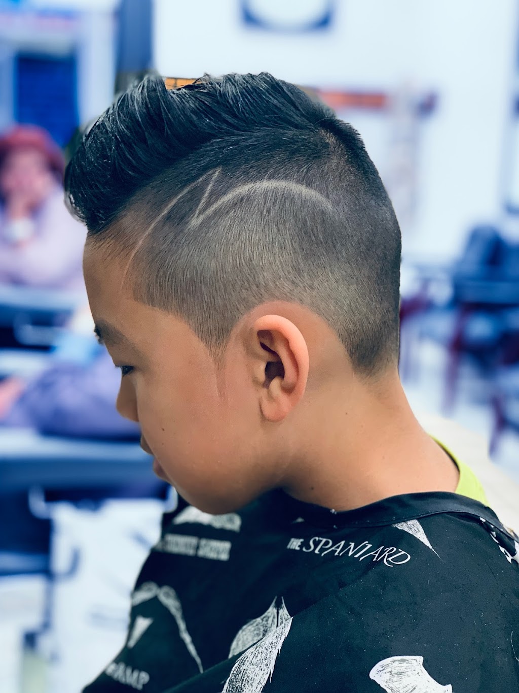 Deluxe Barbershop | 3415 Dixie Rd, Mississauga, ON L4Y 2B1, Canada | Phone: (905) 625-2099