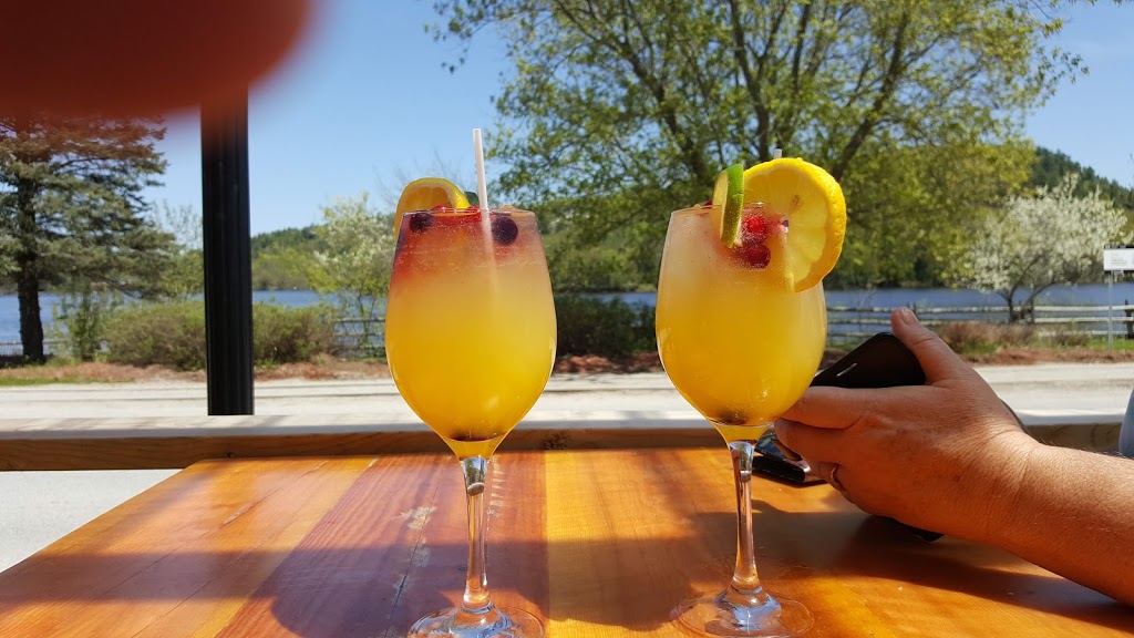 Nikosi Bistro Pub | 721 Chemin Riverside, Wakefield, QC J0X 3G0, Canada | Phone: (819) 459-3773