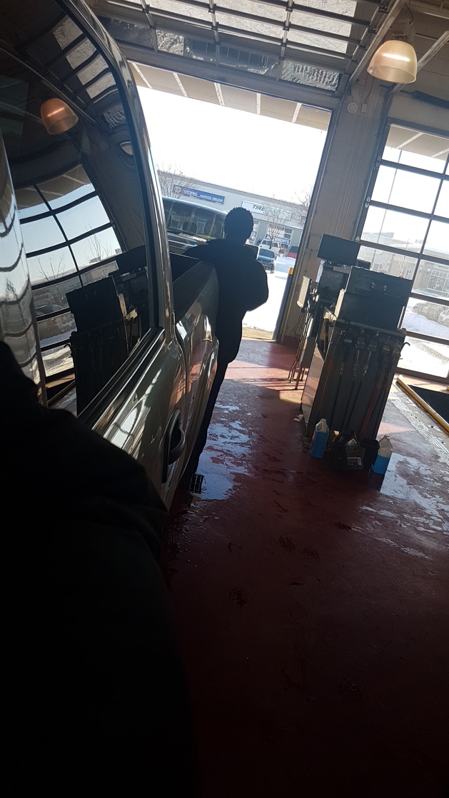 Mr. Lube | 4307 130 Ave SE Suite 200, Calgary, AB T2Z 3V8, Canada | Phone: (403) 257-4617