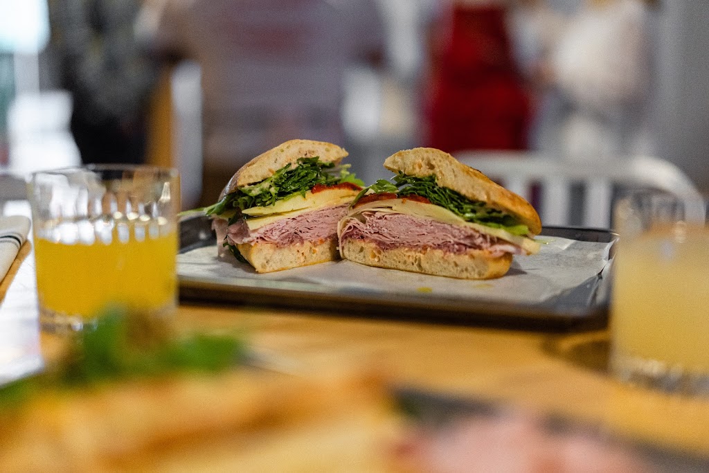 Parizzo | 62 Rue Wellington N, Sherbrooke, QC J1H 1M9, Canada | Phone: (819) 346-4440