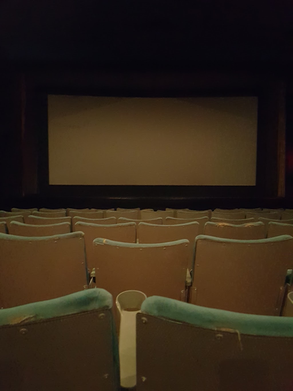 Landmark Cinemas Garry Theatre | 225 Manitoba Ave, Selkirk, MB R1A 0Y4, Canada | Phone: (204) 482-5436