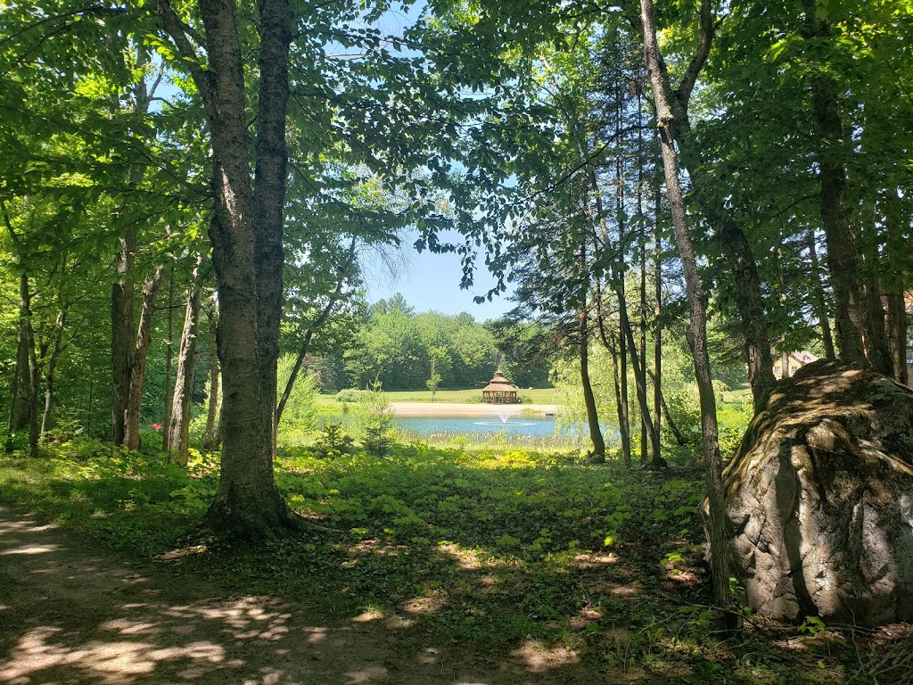 Le Lac à la Fontaine | 815 chemin Lac-Sir-John (Route 329), Lachute, QC J8H 3W9, Canada | Phone: (450) 820-8482