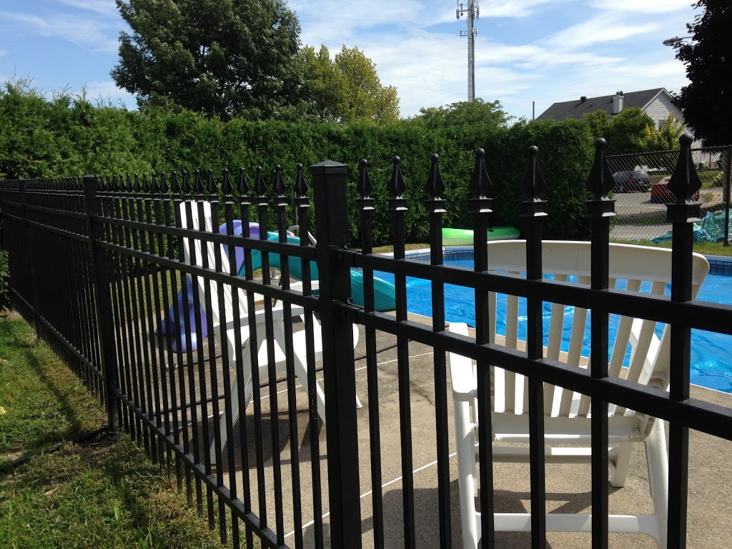 Clôtures et Patios de lEstrie Inc. | 3249 QC-112, Shefford, QC J2M 1C6, Canada | Phone: (450) 915-0766
