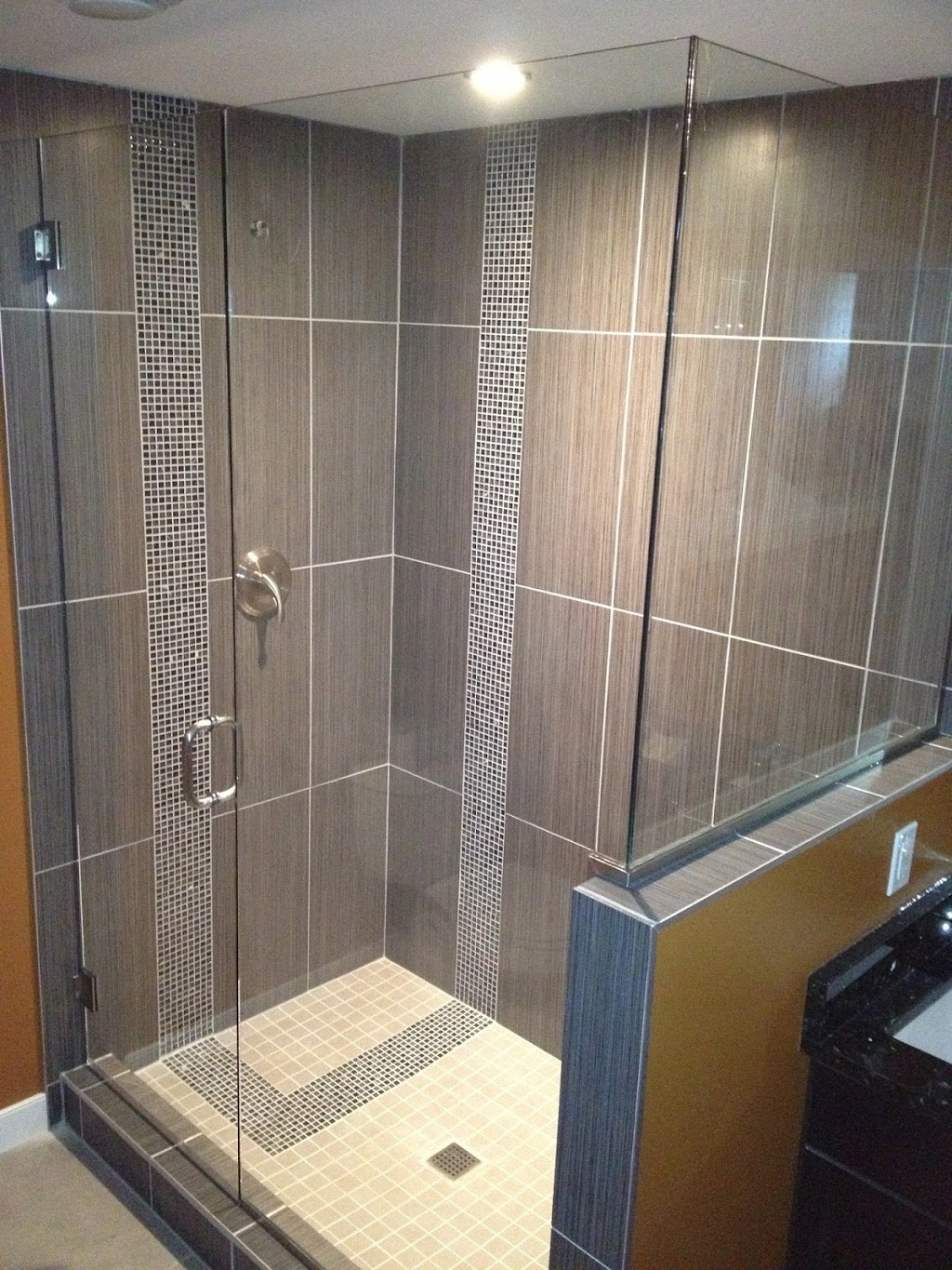 True Blue Glass Inc | 4019 Aronec Ave #20a, Saskatoon, SK S7P 0E1, Canada | Phone: (306) 281-4284
