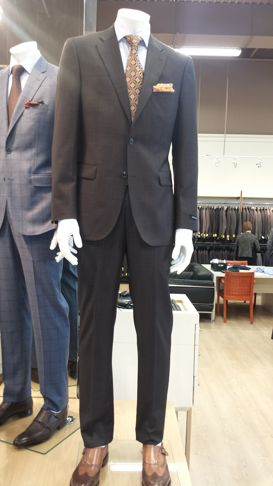 The Outlet by Harry Rosen | 788 Boyer Blvd, Mississauga, ON L5V 2Y1, Canada | Phone: (905) 890-3100