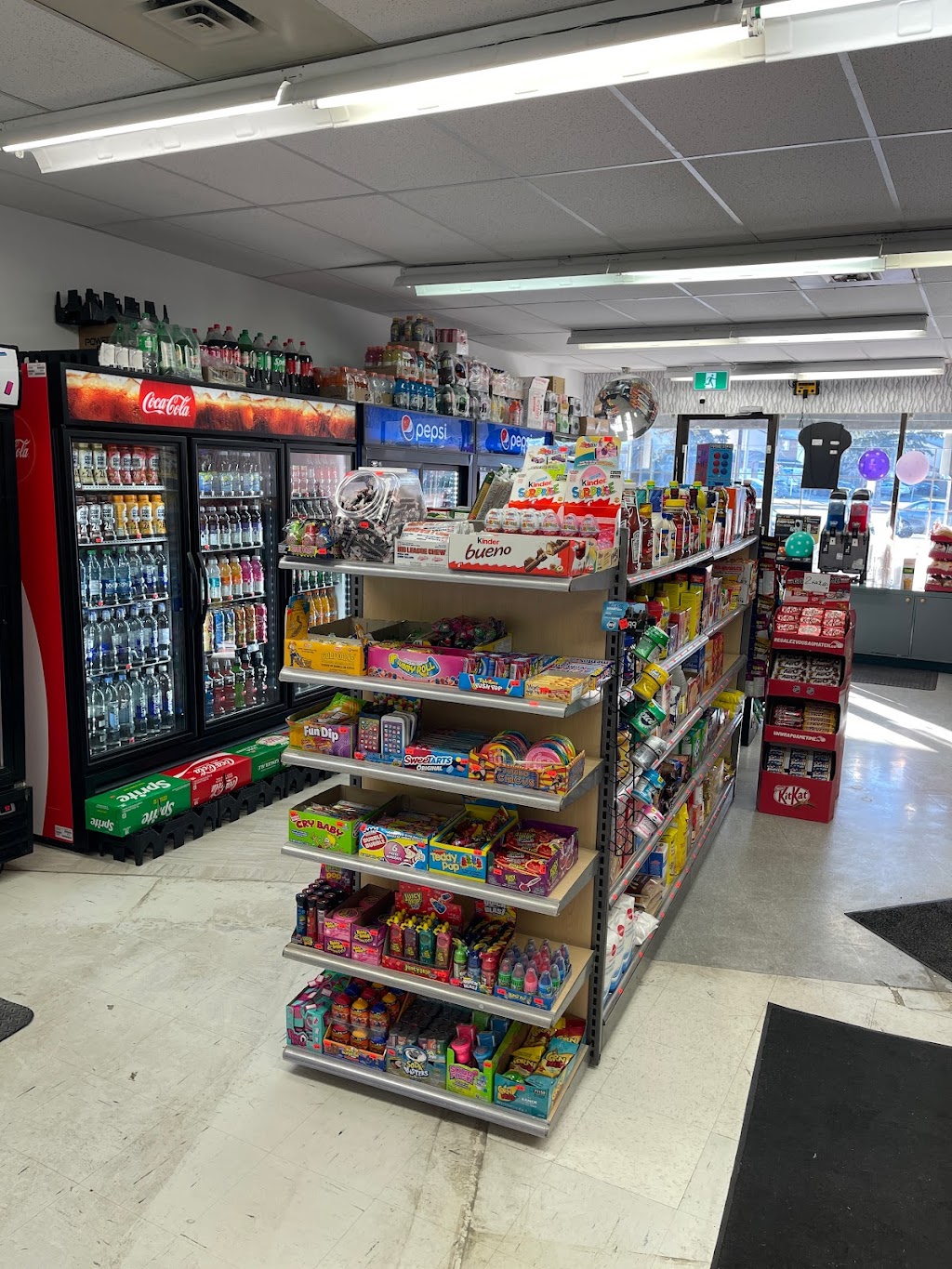 Lucky R convenient | 375 Épinettes Ave unit 2, Orléans, ON K1E 3E6, Canada | Phone: (613) 590-0670