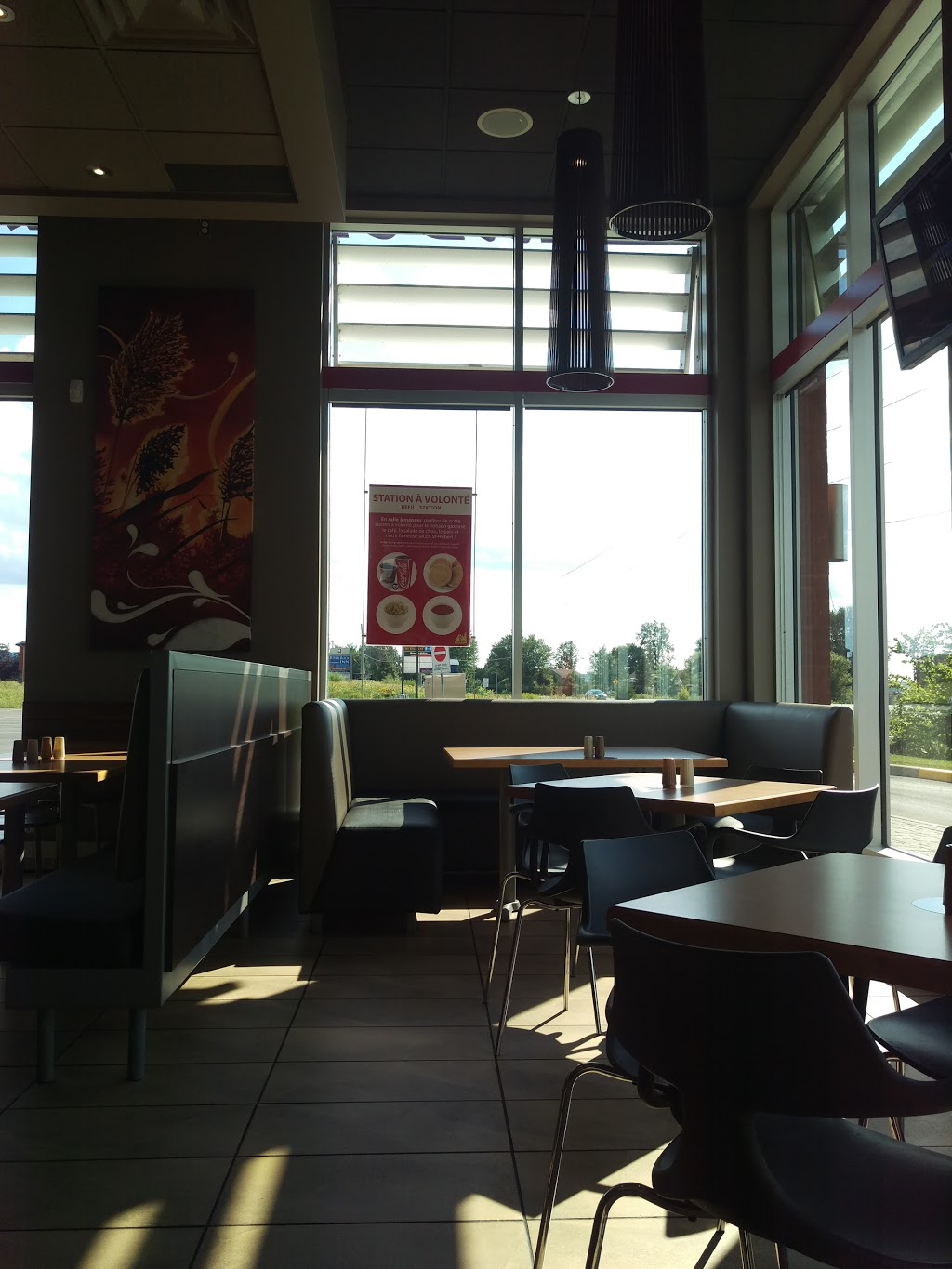 St-Hubert Express | 9071 County Rd 17, Rockland, ON K4K 0B2, Canada | Phone: (613) 446-6333
