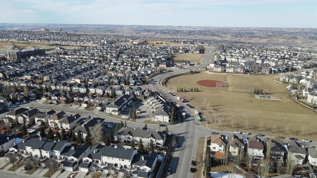 Neighbour Labour YYC | 972 73 St SW, Calgary, AB T3H 5W5, Canada | Phone: (587) 800-9798