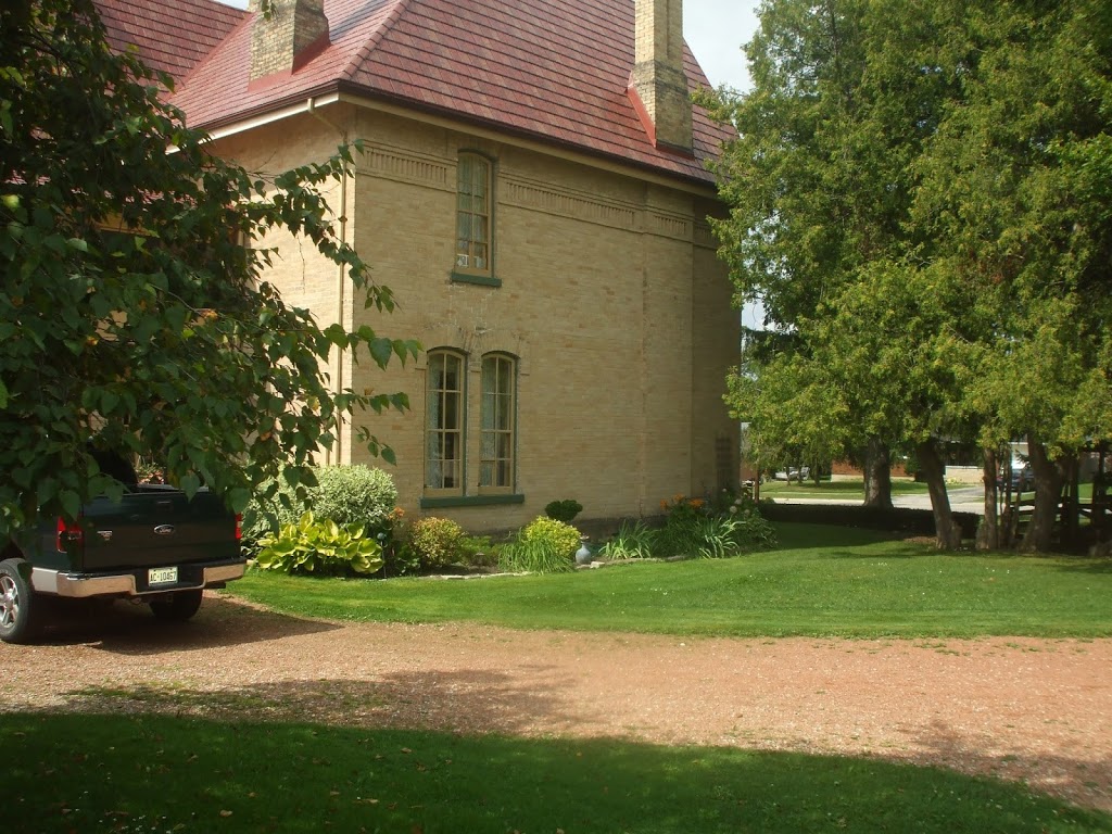 Meiklejohn House Bed & Breakfast | 116 Arthur St E, Harriston, ON N0G 1Z0, Canada | Phone: (519) 338-2671