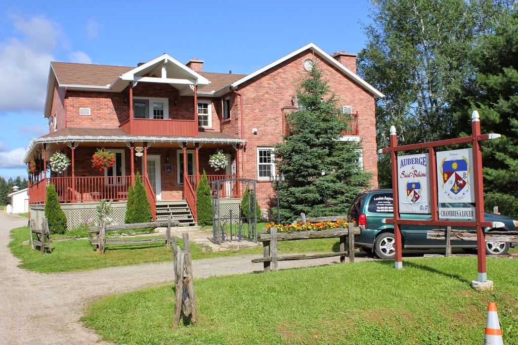 Auberge Le Saint-Bohème | 1397 Chemin de la Mullen, Rivière-Rouge, QC J0T 1T0, Canada | Phone: (819) 275-2796