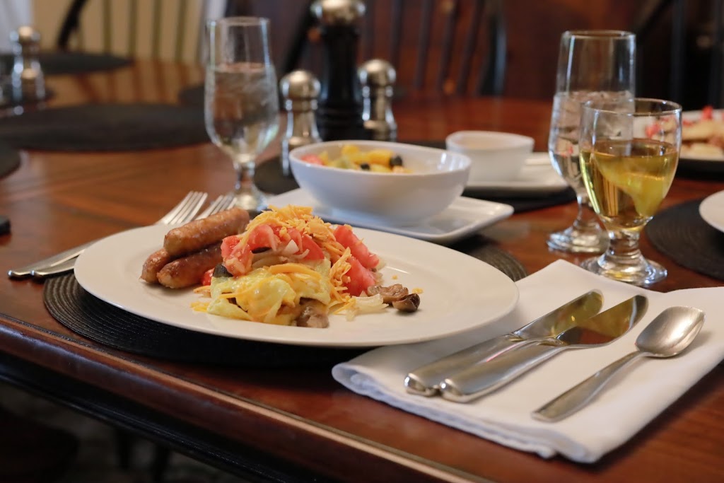 The Moose Bed & Breakfast | 1029 Harvey Ave, Dorset, ON P0A 1E0, Canada | Phone: (705) 766-0900