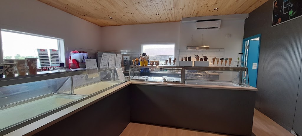 Lait Charbonneau | 192 1ere Avenue, Sainte-Anne-des-Plaines, QC J5N 0A6, Canada | Phone: (450) 478-4121