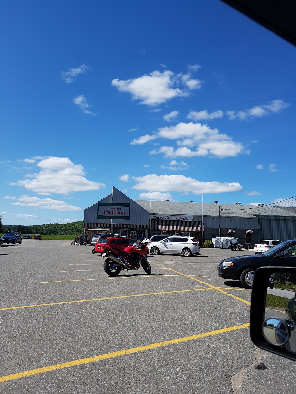 Marché Tradition - Alimentation Lac-aux-Sables inc. | 725 Rue Principale, Lac-aux-Sables, QC G0X 1M0, Canada | Phone: (418) 336-2148
