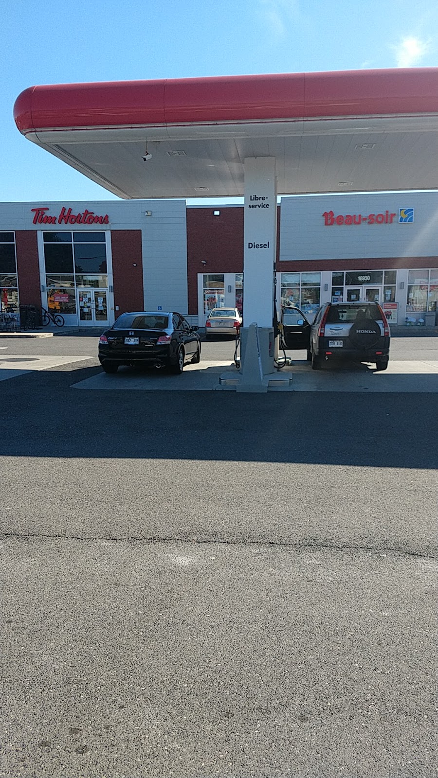 Petro-Canada et Lave-Auto | 16930 Avenue Saint-Louis, Saint-Hyacinthe, QC J2T 3G3, Canada | Phone: (450) 768-6577