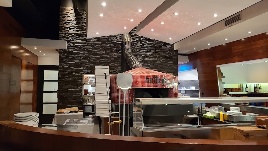 Bottega Pizzeria | 2059 Blvd. Saint-Martin O, Laval, QC H7S 1N3, Canada | Phone: (450) 688-1100