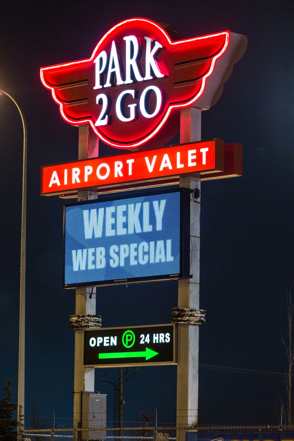 National Neon Signs Calgary. Commercial & Digital Sign Company 4940