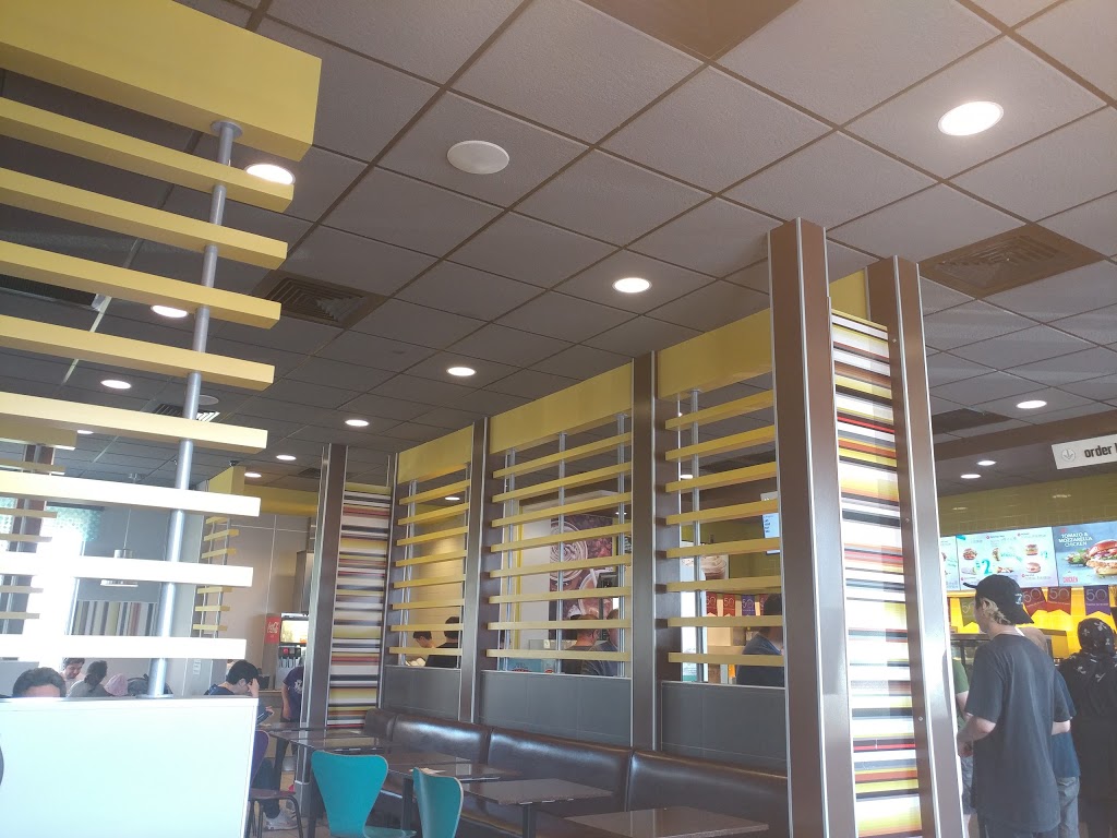 McDonalds | 300 Steeles Ave W, Thornhill, ON L4J 1A1, Canada | Phone: (905) 886-5200