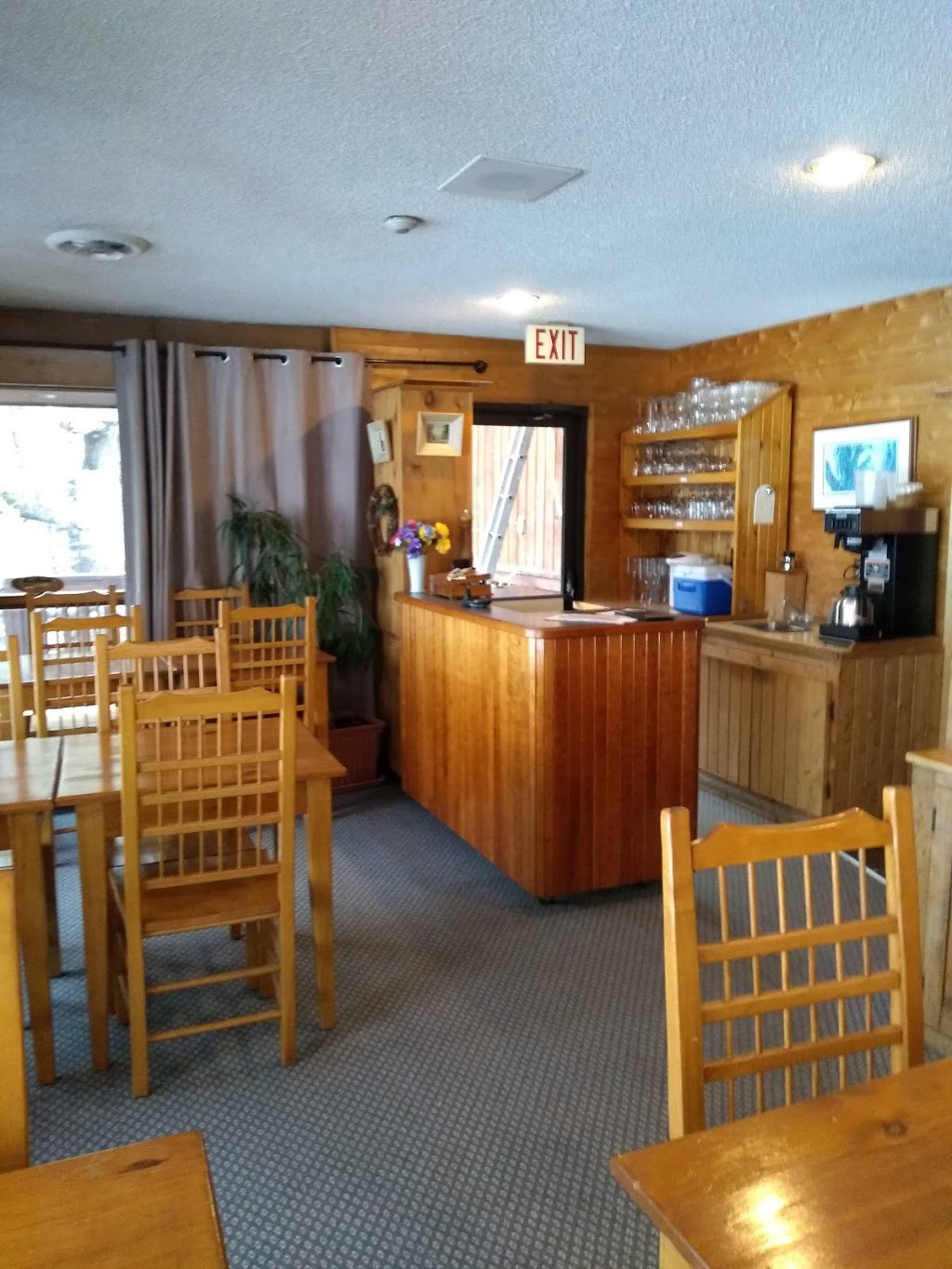 Westwind Inn | 37 Fire Rte 21 Rd, Buckhorn, ON K0L 1J0, Canada | Phone: (705) 657-8095