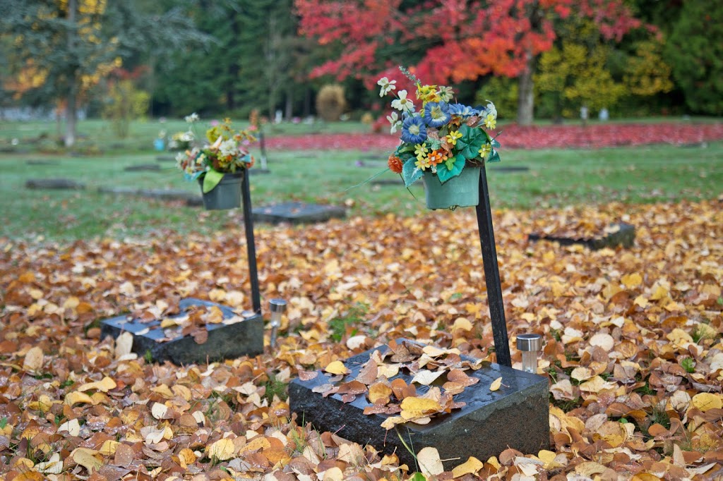 Robinson Memorial Park Cemetery | 621 Robinson St, Coquitlam, BC V3J 0A6, Canada | Phone: (604) 927-6020