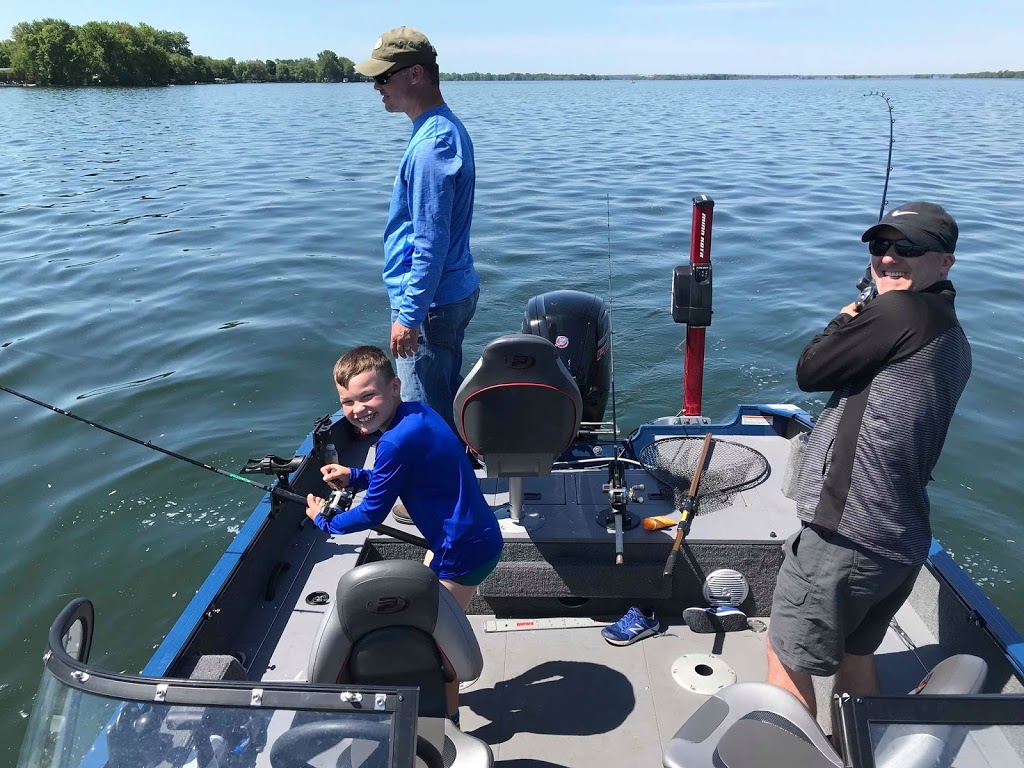GUIDE DE PÊCHE | chemin du Bord de leau Lac St-Louis & Lac St-François, Sainte-Barbe, QC J0S 1P0, Canada | Phone: (450) 802-0220