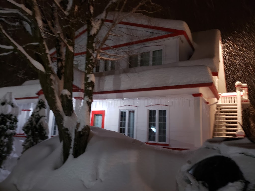 Gîte Les Petites Mésanges | 1067 Boulevard Mgr de Laval, Baie-Saint-Paul, QC G3Z 2W7, Canada | Phone: (418) 760-8440