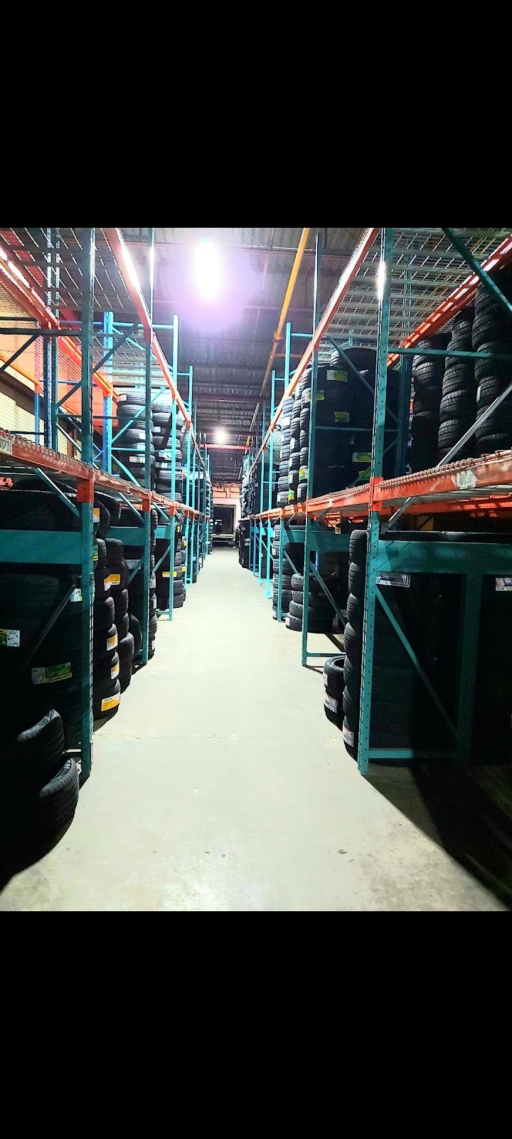 Carrefour Mags & Pneus ( MONTREAL / LEVIS QC) | 1950 b 46e Avenue, Lachine, QC H8T 2P2, Canada | Phone: (514) 885-0054