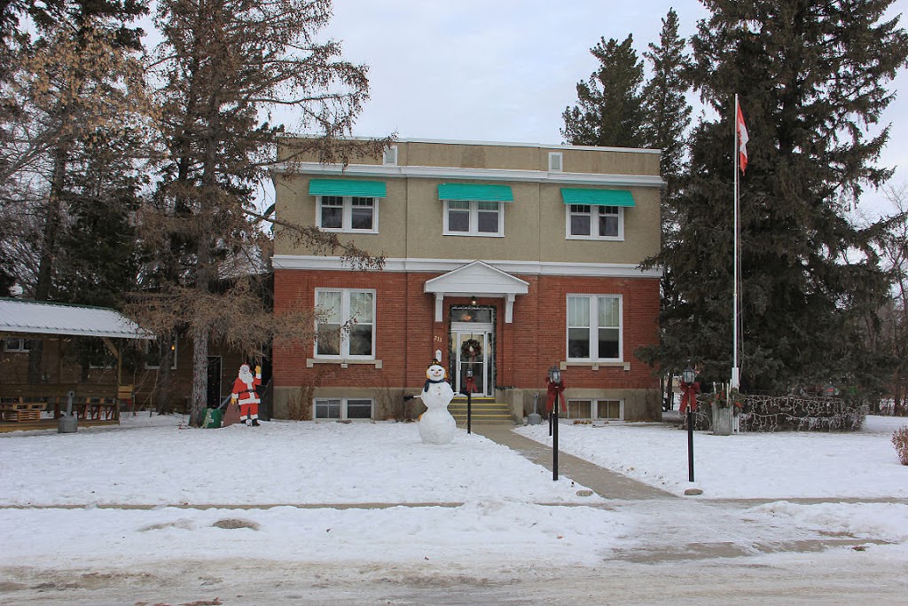 Pine Lodge | 211 Otterloo St, Indian Head, SK S0G 2K0, Canada | Phone: (306) 695-2251