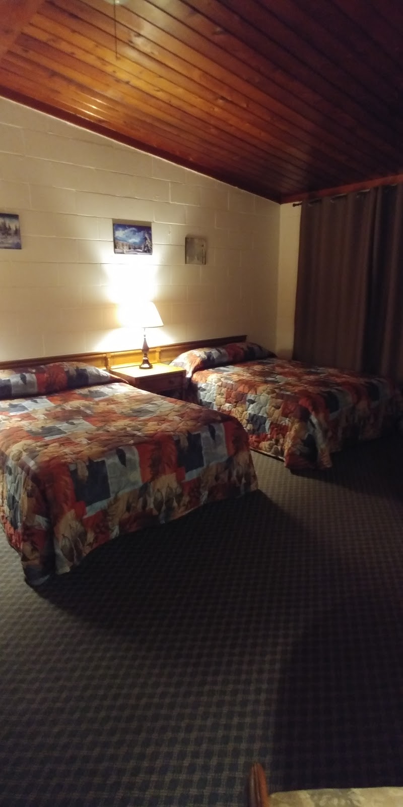 Motel Lennoxville Enr | 94 Rue Queen, Sherbrooke, QC J1M 1J4, Canada | Phone: (819) 563-7525