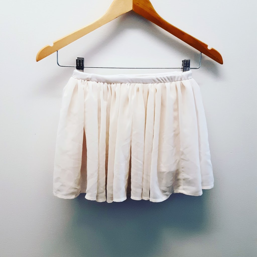 Roxanne Lavoie Couture / couturière | 747 Boulevard Cadieux, Beauharnois, QC J6N 2E9, Canada | Phone: (450) 270-1439