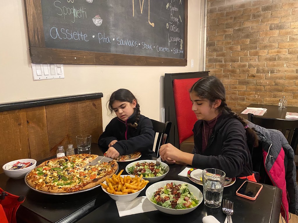Restaurant Pizza Mozza | 1351 Chem. dOka, Oka, QC J0N 1E0, Canada | Phone: (450) 234-0800